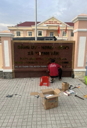 THI CÔNG CHỮ NỔI - ỦY BAN XÃ