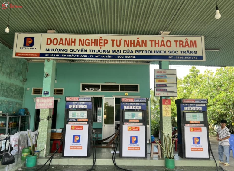 Biển hiệu quảng cáo cho cây xăng Thảo Trâm