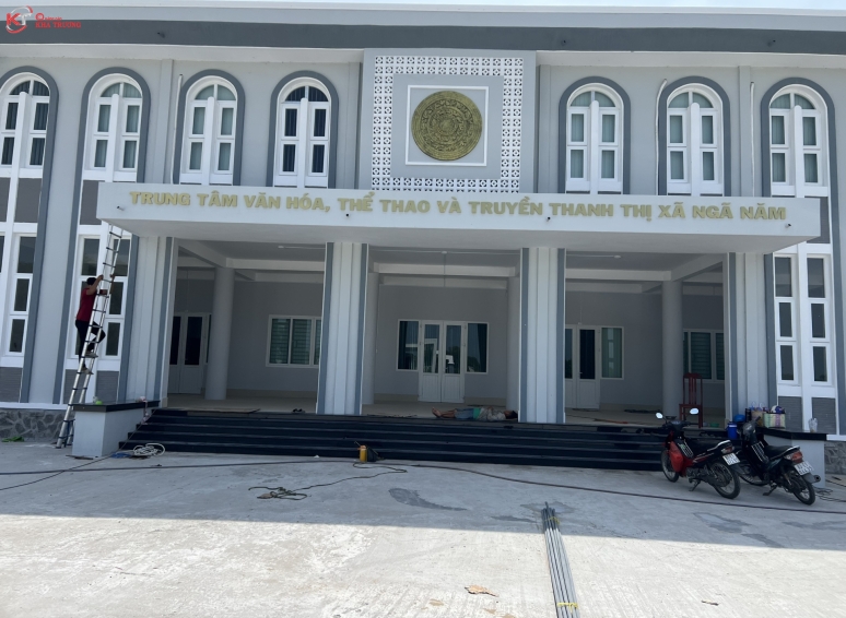 Chữ nổi inox - Trung tâm văn hóa thị xã Ngã Năm