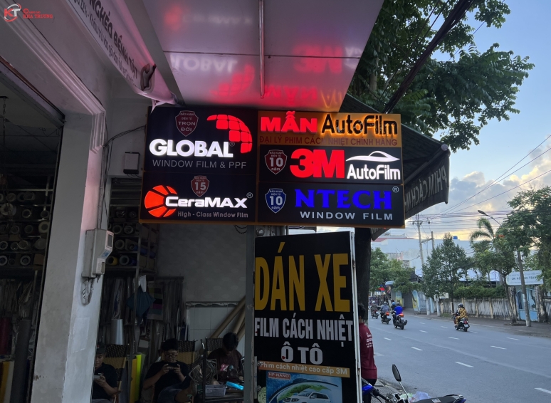 Chữ nổi đèn âm - Cửa hàng dán xe