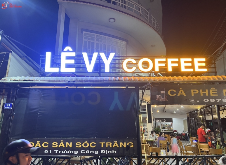 Chữ nổi đèn âm - Lê Vy Coffee