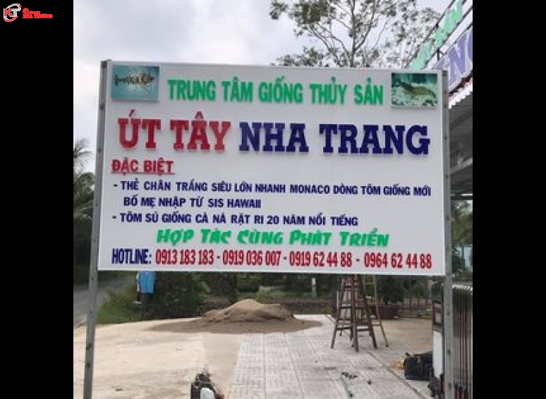 Bảng hiệu quảng cáo Út Tây Nha Trang