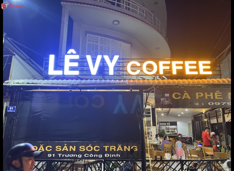 Chữ nổi đèn âm - Lê Vy Coffee