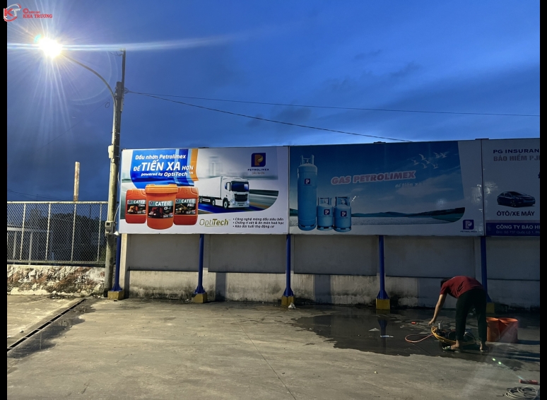 Bảng hiệu bạt in UV - Tiến Xa